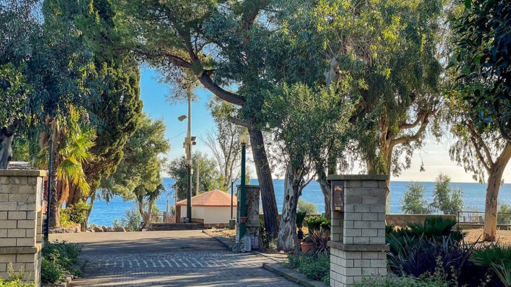 Il Pampaleone Glamping And Resort Acireale Exteriör bild