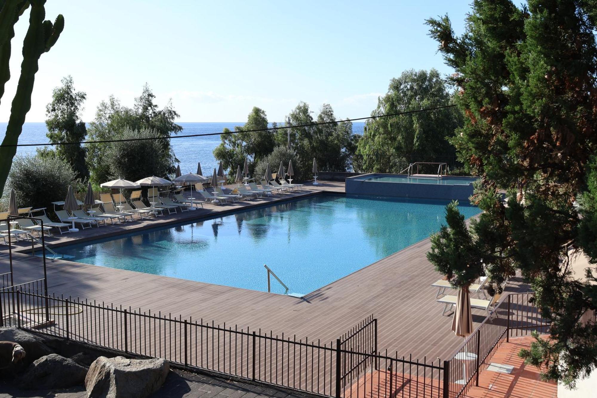 Il Pampaleone Glamping And Resort Acireale Exteriör bild