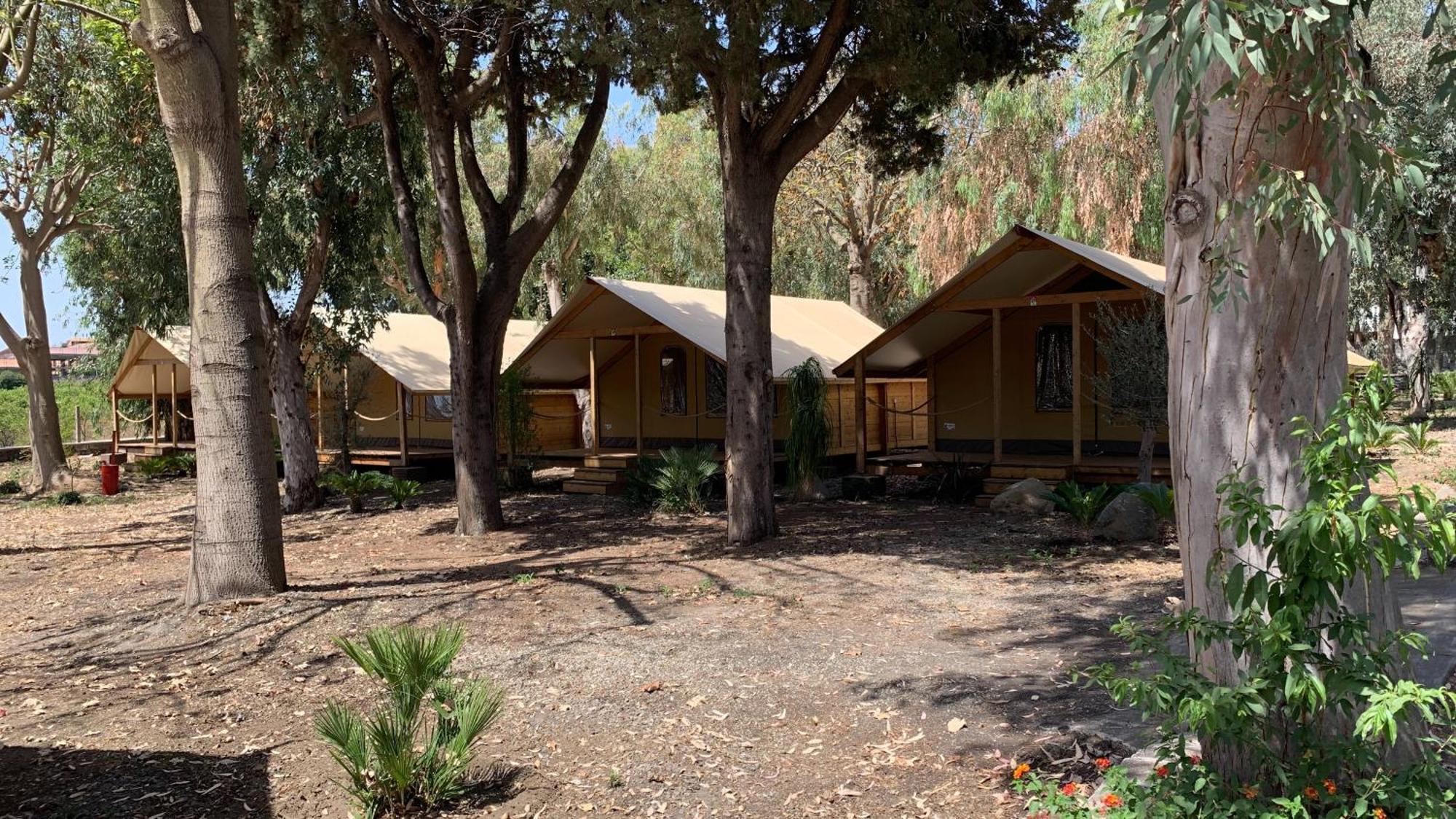 Il Pampaleone Glamping And Resort Acireale Exteriör bild
